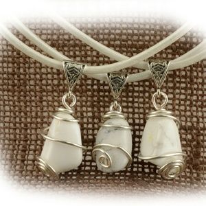 NWT White Howlite Wire Wrap Crystal Necklace